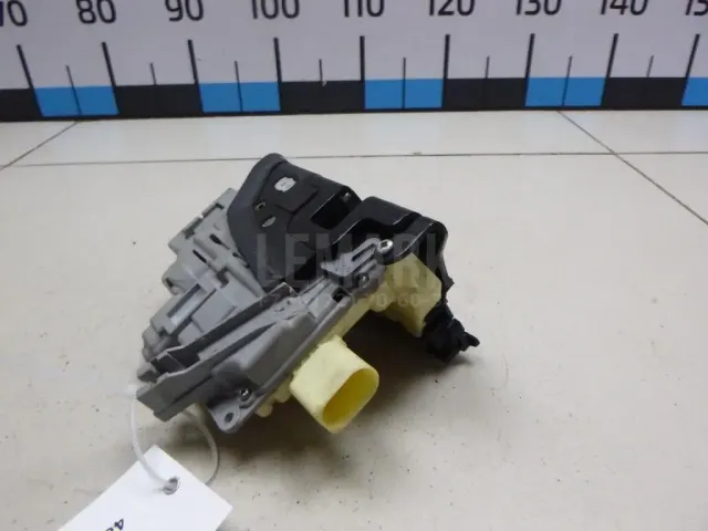 Замок двери передней правой для  Audi 100 [C4] 1991-1994