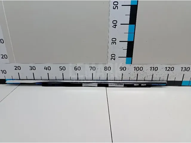 Накладка стекла переднего левого
