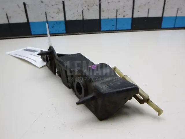 Кронштейн переднего бампера правый для  Citroen C2 2003-2008