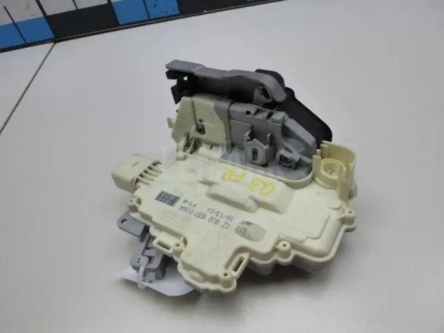 Замок двери передней правой для  Ford Kuga 2008-2012