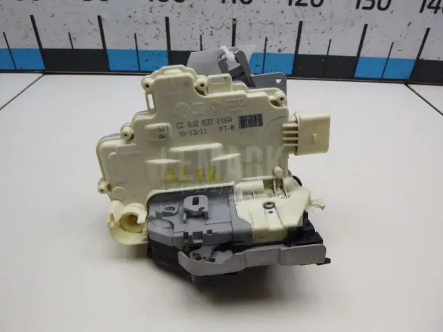 Замок двери передней правой для  Ford Kuga 2008-2012