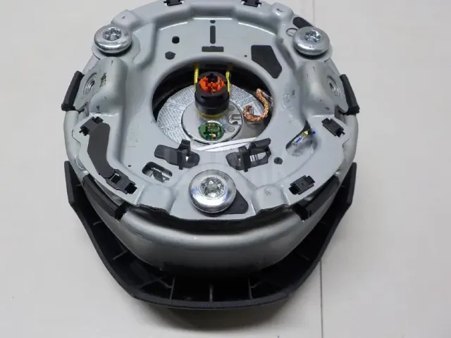 Подушка безопасности в рулевое колесо для  Audi TT(8N) 1998-2006