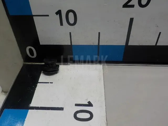 Отбойник капота