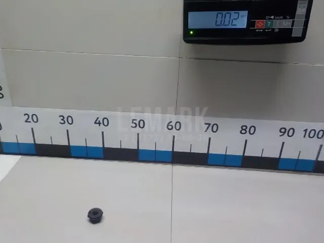Отбойник капота
