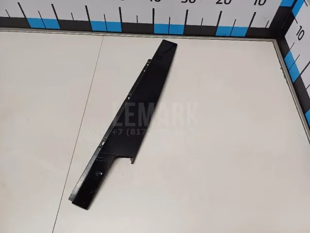 Накладка двери передней левой