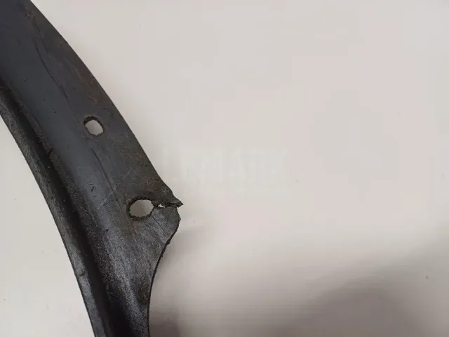 Брызговик передний правый