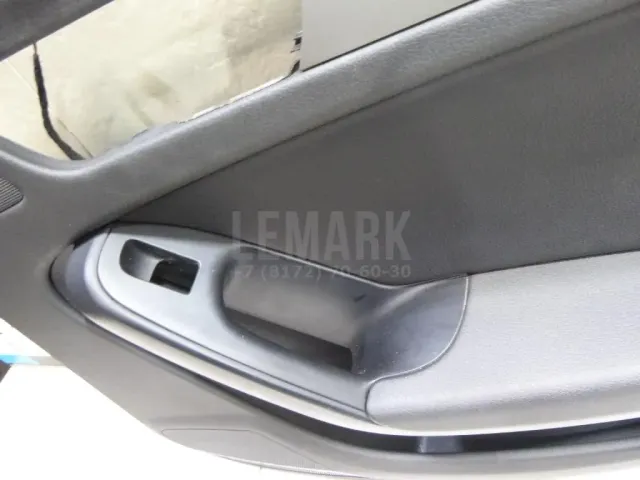 Обшивка двери задней правой для  Cadillac Escalade II 2000-2006