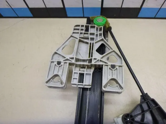 Стеклоподъемник электр. задний левый