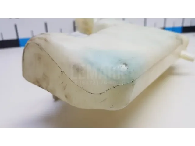 Бачок омывателя лобового стекла