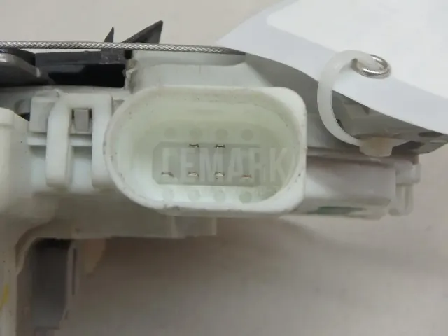 Замок двери передней левой для  GM GMC Envoy 2001-2009