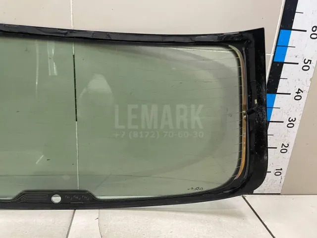 Стекло двери багажника
