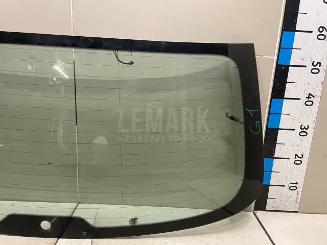 Стекло двери багажника
