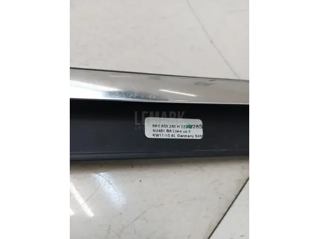 Накладка стекла переднего левого