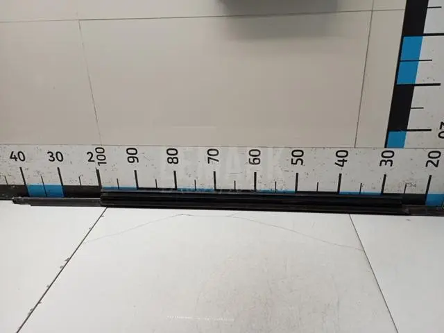 Накладка стекла переднего левого
