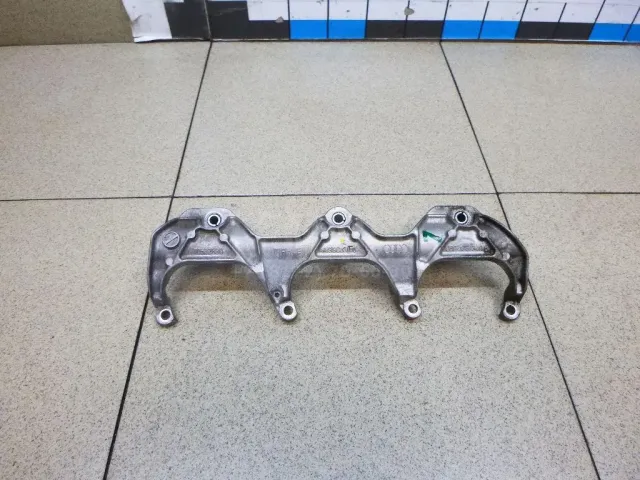 Кронштейн (сопут. товар) для  Audi A3 [8PA] Sportback 2004-2013