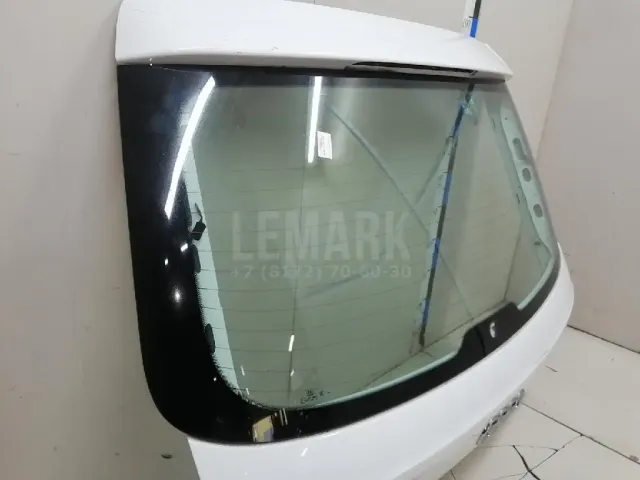 Стекло двери багажника