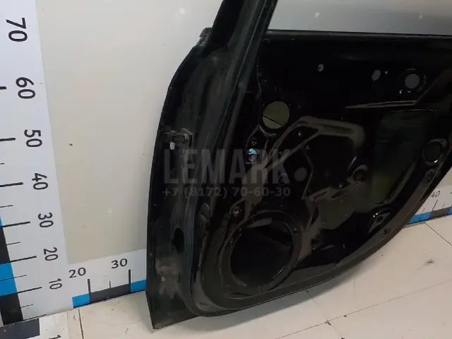 Дверь задняя правая для  Aston Martin