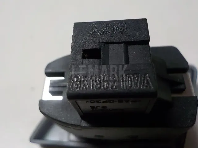 Кнопка центрального замка для  Audi A8 [4D] 1994-1998