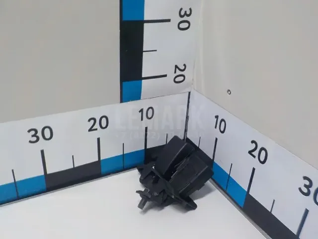 Ответная часть ремня безопасности