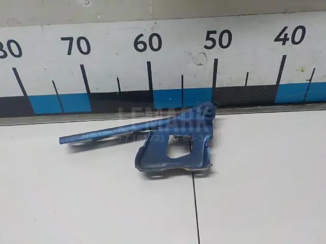 Петля капота левая