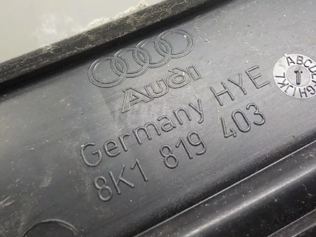 Решетка стеклооч. (планка под лобовое стекло) для  Audi Q8 (4MN) 2018