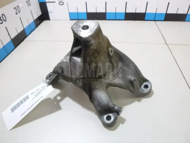 Кронштейн двигателя правый для  Audi 100/200 [43] 0-1983