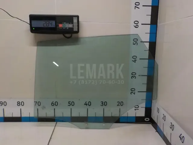 Стекло двери задней левой