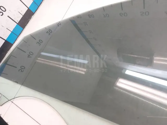 Стекло двери передней левой