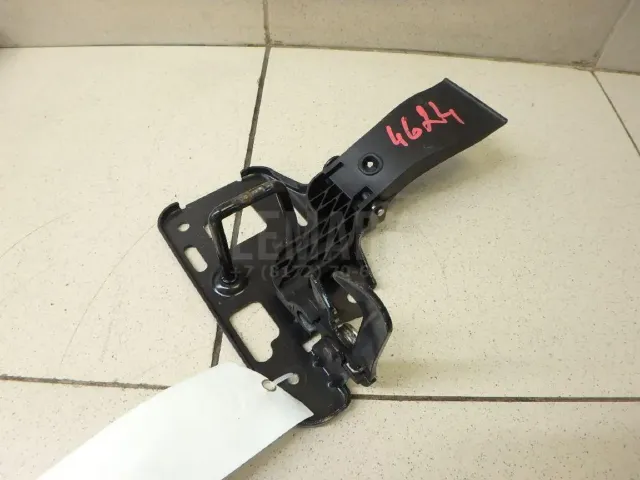Крючок капота
