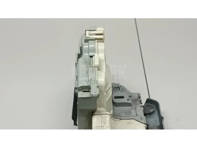 Замок двери задней левой