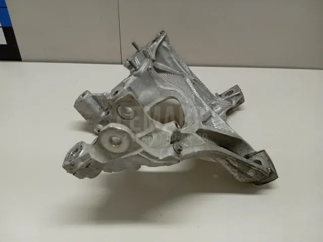 Кронштейн передней балки для  Fiat Uno 1995-2010
