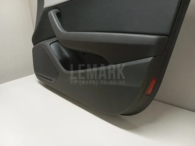 Обшивка двери передней правой для  Ford Maverick 2001-2007