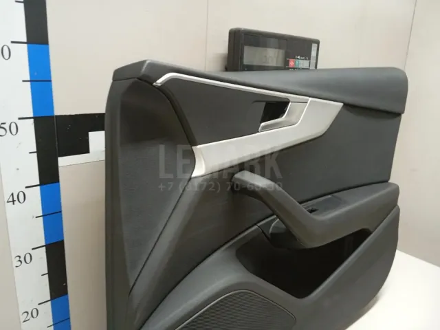 Обшивка двери передней правой для  Ford Maverick 2001-2007