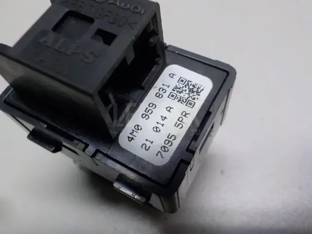 Кнопка открывания багажника для  Chevrolet Suburban 2014-2020