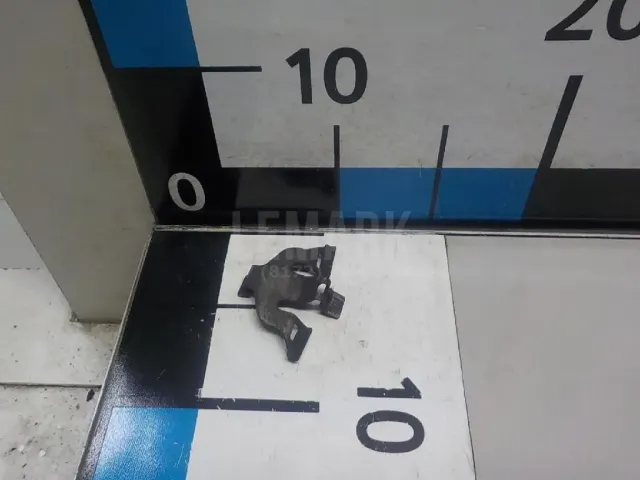 Скоба крепления тормозных колодок