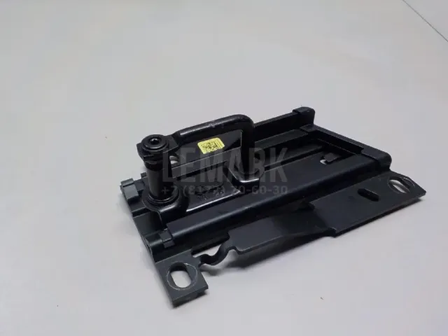 Ответная часть замка капота для  BMW X5 G05 2018
