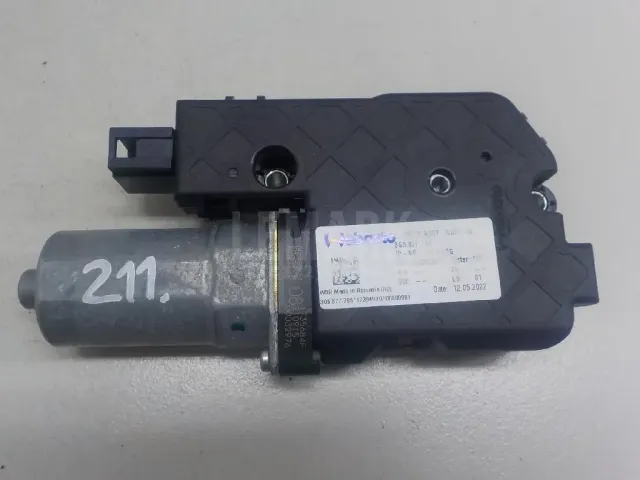 Моторчик люка для  Ford Kuga 2008-2012