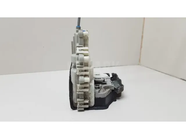 Замок двери передней правой для  Great Wall Hover 2005-2010