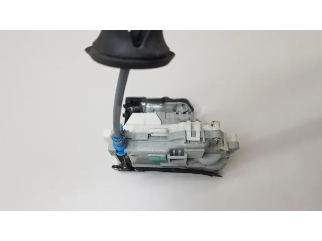 Замок двери передней правой для  Great Wall Hover 2005-2010