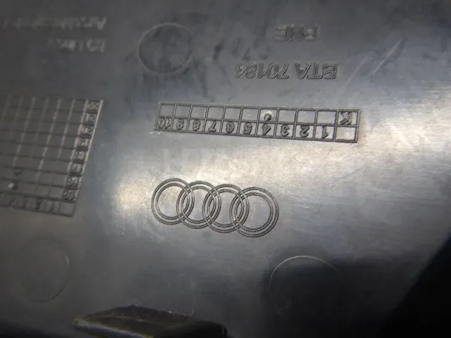 Решетка в бампер правая для  Audi A3 (8L1) 1996-2003