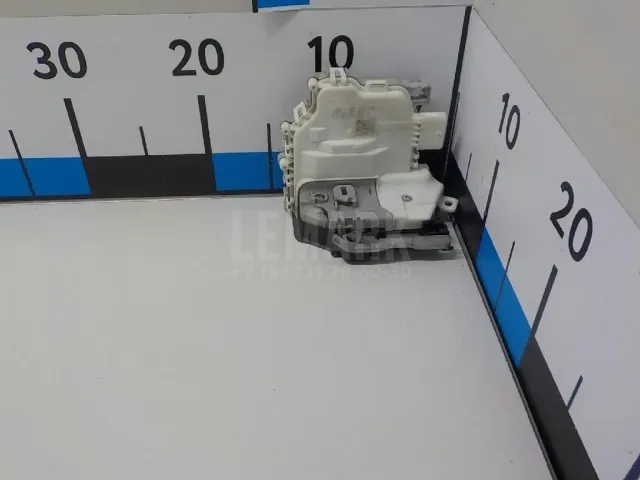 Замок двери передней правой для  BMW X1 F48 2014-2022