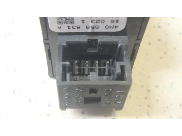 Кнопка открывания багажника для  Chevrolet Suburban 2014-2020