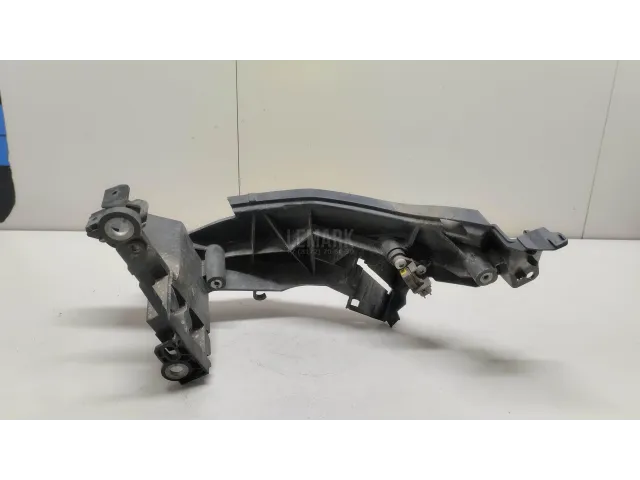 Кронштейн фар правый для  BMW 3-serie E92/E93 2006-2012