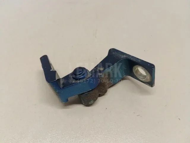 Петля двери для  CASE SV300 2012