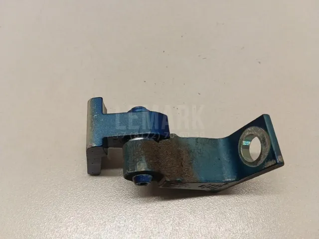 Петля двери для  CASE SV300 2012