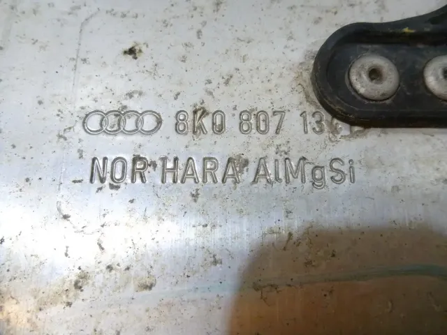Кронштейн усилителя переднего бампера правый для  Audi 80/90 [B2] 0-1986