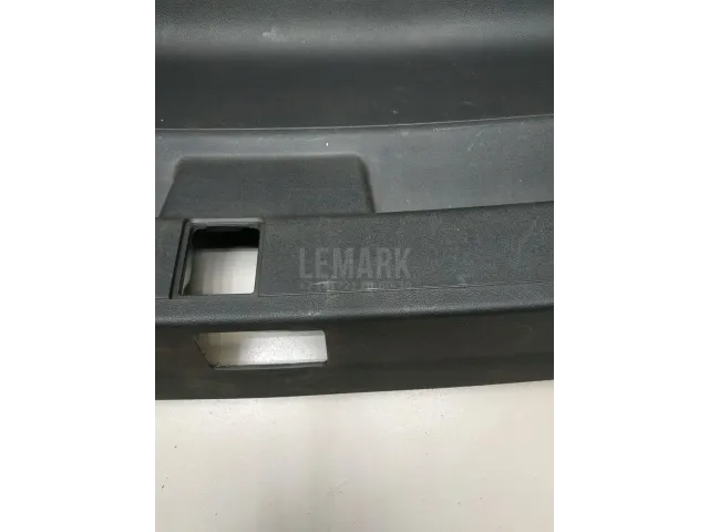 Обшивка двери багажника