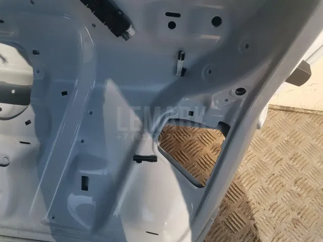 Дверь багажника