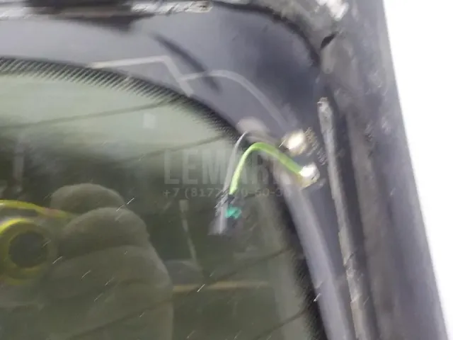 Стекло двери багажника