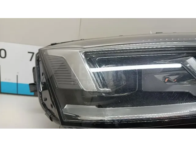 Фара правая для  Audi A1 (8X) 2010-2018